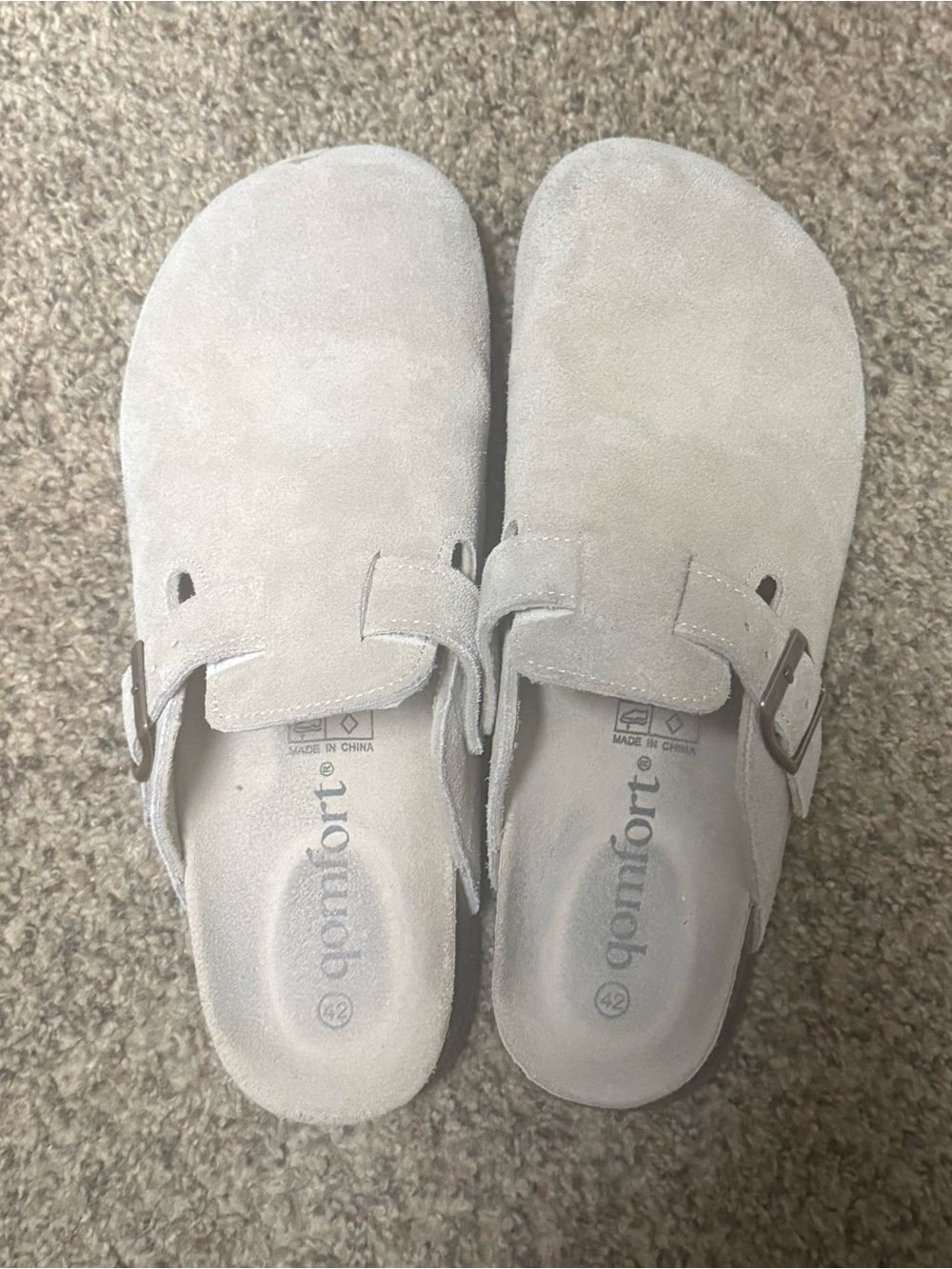 Qomfort Suede Slip-On Clog in Taupe
